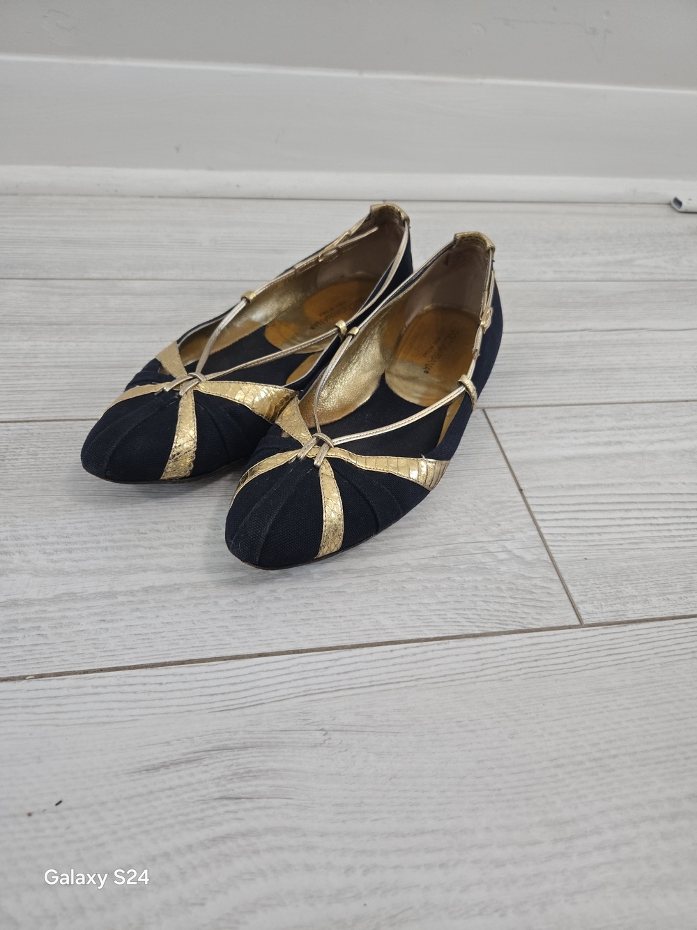 Dolce & Gabbana Black and Gold Strappy Pointed Flats  EU 38,5